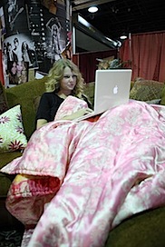 Taylor-Swift-Macbook3.jpg